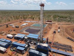 Schlumberger Land Rigs 185 on location at the Carpentaria-2H / 3H well pad