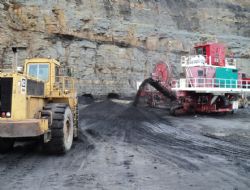 Open-cut mining operations using highwall mining equipment at Mountainside Coal Company, Kentucky, U.S.
