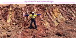 Photo 1: Visible ore in the Matilda M10 pit – 1065-1067.5m RL flitch looking south.