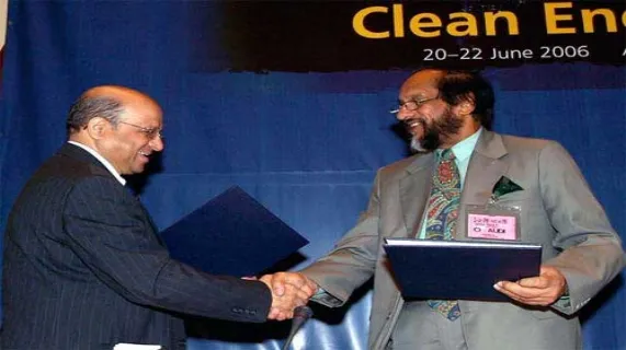 Bindu Lohani and R.K. Pachauri at the signing